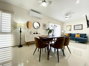 GREAT & Modern!, POOL, 5 min walk to the BEACH!